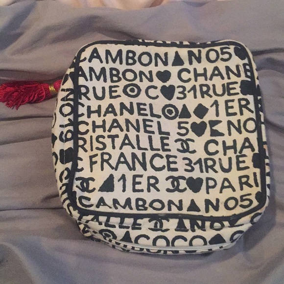 chanel makeup bag gift with purchase